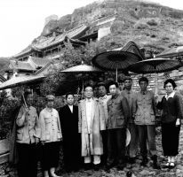 1963年4月6日，邓小平、彭真一行视察云冈石窟