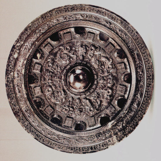 图7、东汉半圆方枚对置式神人神兽镜，丁方忠私藏