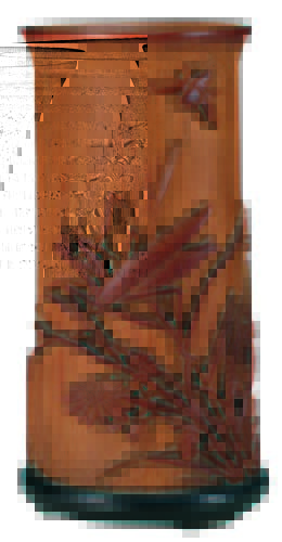 图8 清中期潘西凤竹雕虫草笔筒 高12.8厘米 长、短口径6.2×5.3厘米 