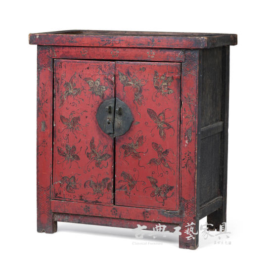 清中期 红漆描金小柜，王世襄旧藏(图片提供：中国嘉德)