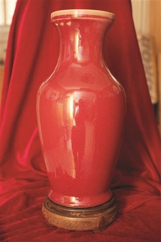 清乾隆年间的祭红观音瓶