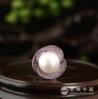 白色南洋珍珠戒指 ￥ 55,000