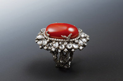 维多利亚珠宝 18k金镶嵌钻石珊瑚戒指