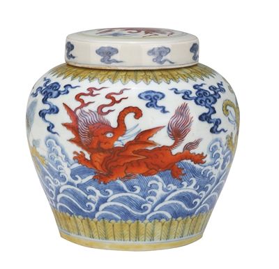 明成化斗彩海象纹天字罐在观复博物馆首次被展出。