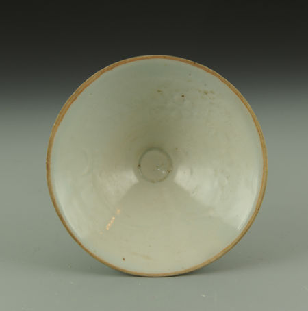 高安市博物馆藏元代卵白釉印花梅月纹斗笠碗