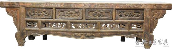 图6 17世纪青海甘肃长形松木供案，尺寸：3135084公分。现藏北京美轮博物馆