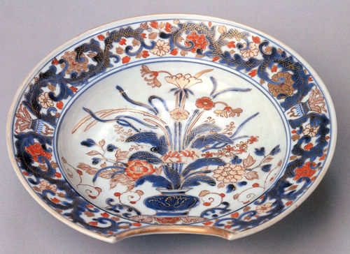 图3 约1700年日本有田窑烧制的彩瓷盘