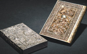 银质掐丝镂空龙纹、錾刻花鸟纹名片盒(一组二件)