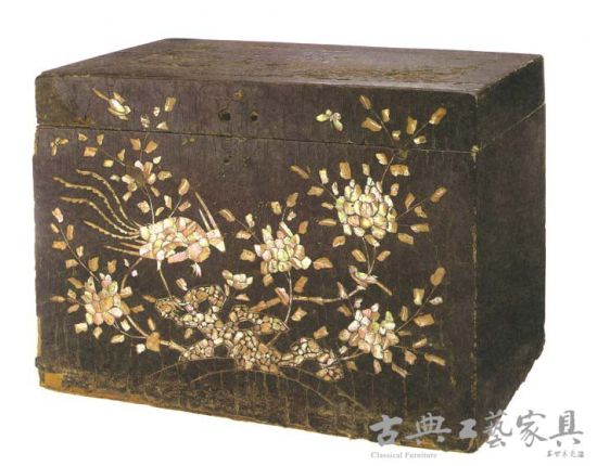 16世纪黑漆螺钿衣箱(和顺堂藏)