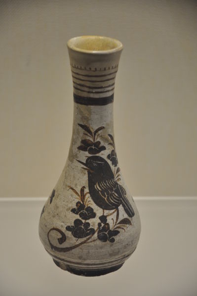 吉州窑彩绘花鸟纹长颈瓶