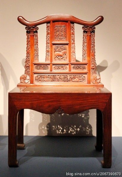 紫檀扇形南官帽椅成堂 王世襄旧藏 长75.8厘米，宽60.5厘米，高108.5厘米