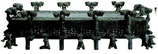 1979年，河南淅川下寺楚墓M2发掘出土的铜禁