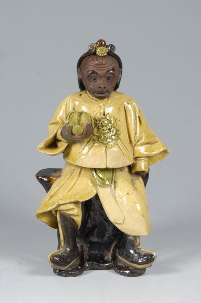 图17：民国人身猴面瓷像 广州博物馆藏