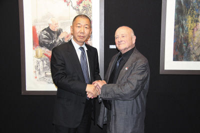 郭庆祥(左)和法国美协主席米歇尔.金