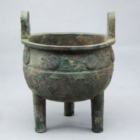 修复完成后的青铜鼎。