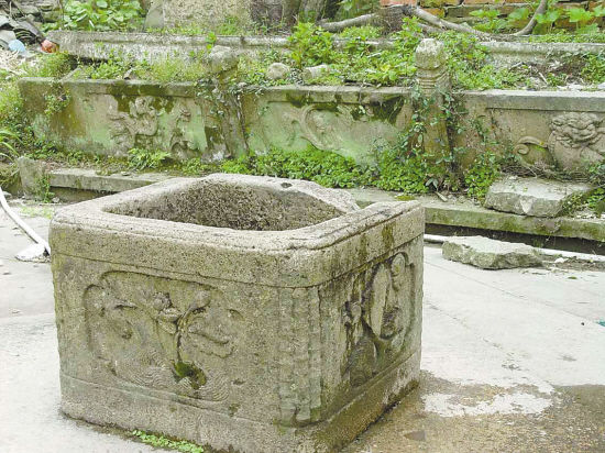 两次被盗的古井栏圈 