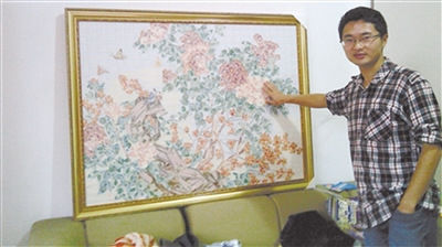 何佩栖和他的钱币画《初夏的美好》