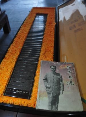 细小文字须在高倍放大镜下才能看清