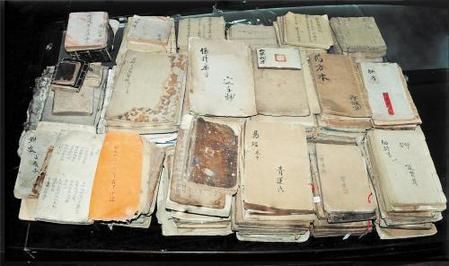 这些中医药古秘方药书，都是手抄本，数量超过5000册，其中记载的古秘方超过200000个。