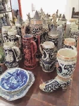 ■造型各异的陶瓷浮雕啤酒杯，每一件都拥有独特的花纹和形状