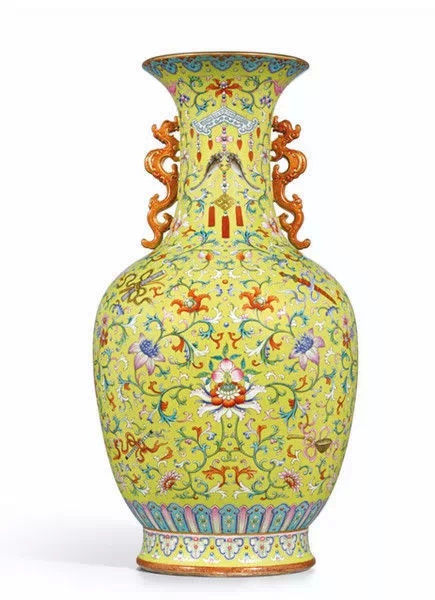 　清乾隆 黄地洋彩锦上添花暗八仙双龙耳瓶