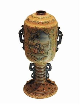 北京故宫博物院藏清乾隆画珐琅双蝠耳圆柱形灯擎