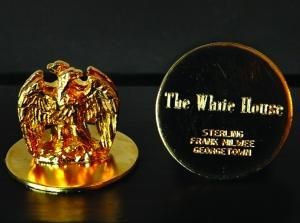 白宫宴会桌上的座次牌