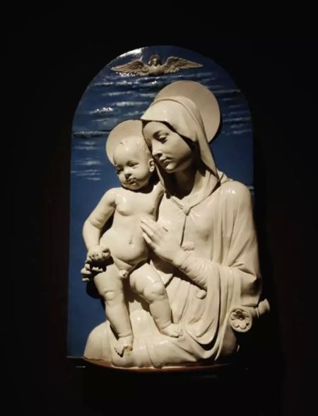 　▲ 《圣母圣子》，釉彩雕塑，Della Robbia