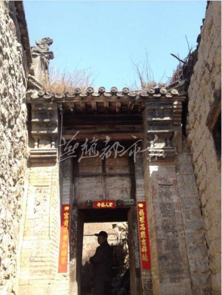 梁怀玉打开古宅门