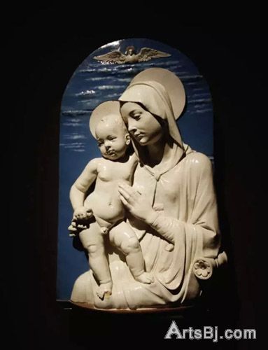 《圣母圣子》，釉彩雕塑，Della Robbia