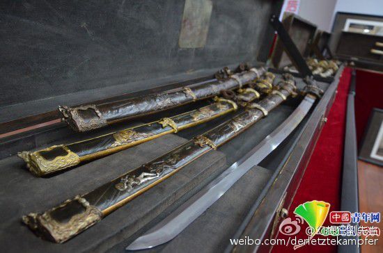 网友起底安倍外公的春宫刀 可能产于中国