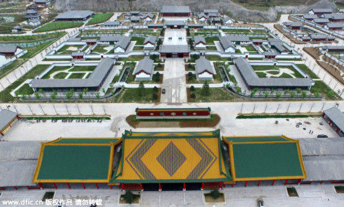 4月15日，记者探访浙江横店“圆明新园”。它按1:1的比例恢复了北京圆明园95%的建筑群，占地6200多亩，总投资预计300亿元，将于今年5月正式开园。