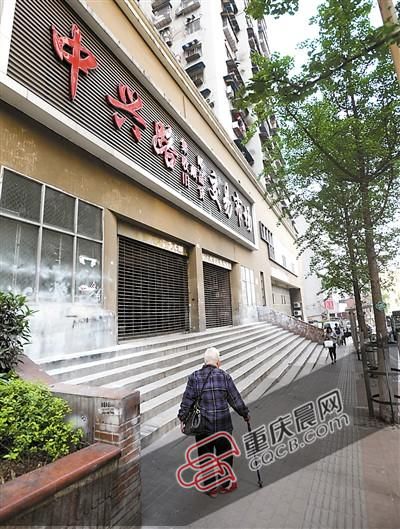 中兴路旧书市场就在这栋楼里。 重庆晨报记者 李斌 摄