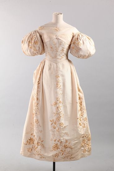 　19世纪浪漫主义时期女裙