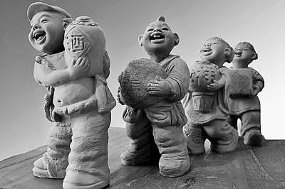  小夫妻的作品既夸张，又写实，很贴近生活。