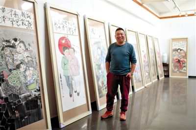 通州区宋庄镇小堡村村民靳东升。他开办宋庄第一家由农民开办的画廊。新京报记者 周岗峰 摄