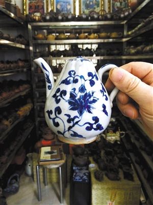 邓金城无意中得到的明代民间祭祀品茶壶。
