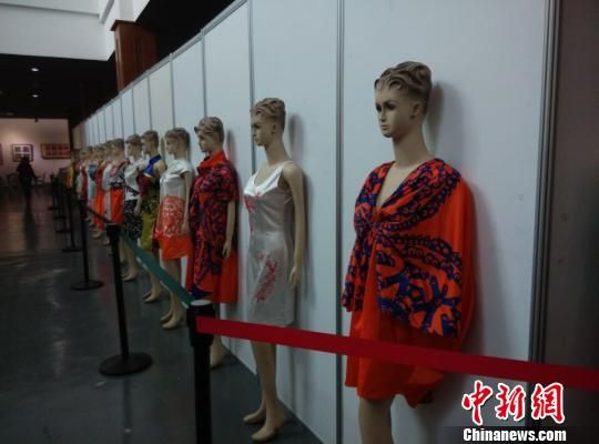 桐庐剪纸服装秀　桐庐非遗保护中心提供　摄