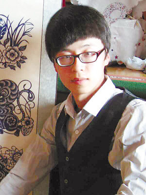 青年剪纸艺术家刘卓。