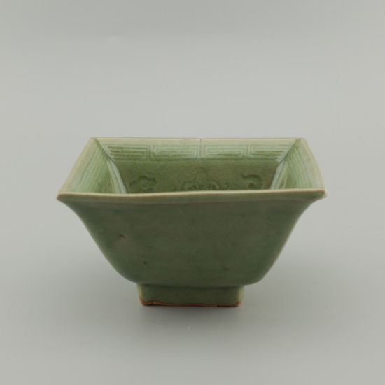 明代龙泉窑方形渣斗