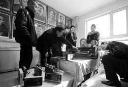 退休警官将自家改造成红色收藏馆 向公众开放