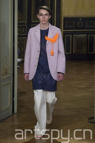 保罗·麦卡锡肛门塞变成胸针成为时尚