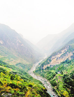 迷宫洞所在的峡谷历史上气候非常温暖 三峡博物馆三峡古人类研究所供图