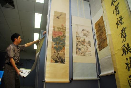 郑州原书记在位时书法每平尺上千元 落马后30块没人要