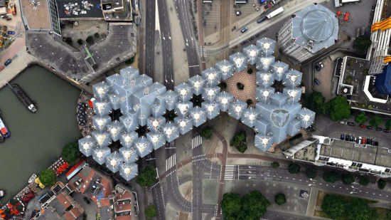 　　荷兰鹿特丹市的立方体型房屋