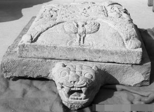 靖远县一施工地在施工时，挖出一组唐代墓志铭石碑