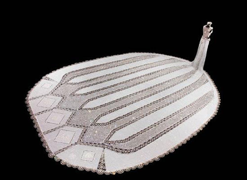 99万件珠宝加2万个小时的婚纱