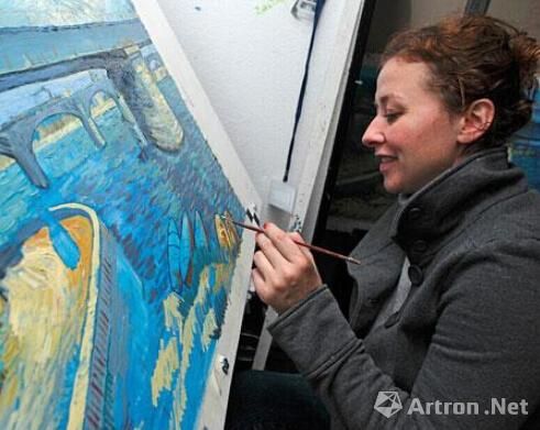 达努塔·罗曼在电影制片厂中再现了梵高的绘画