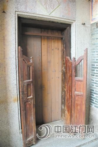 村内华侨旧屋大门紧闭。