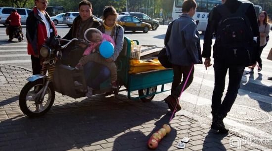 送你一个苹果 让艺术伴你平安夜